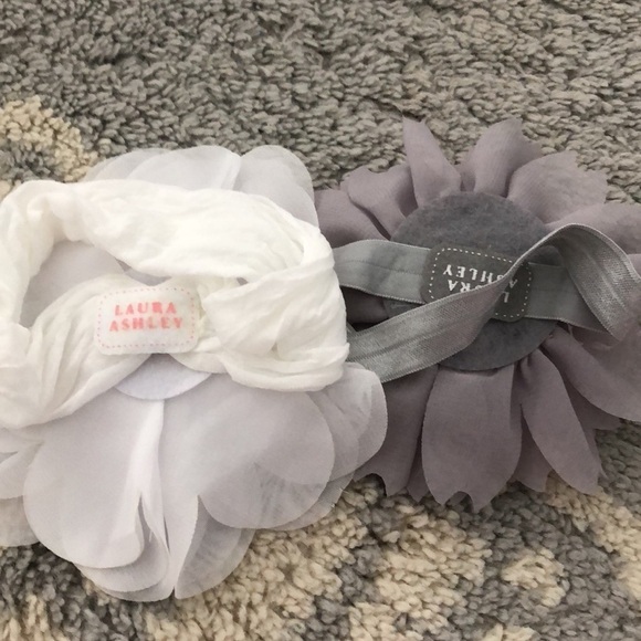 Laura Ashley Soft large white and gray flower headbands - Picture 2 of 3